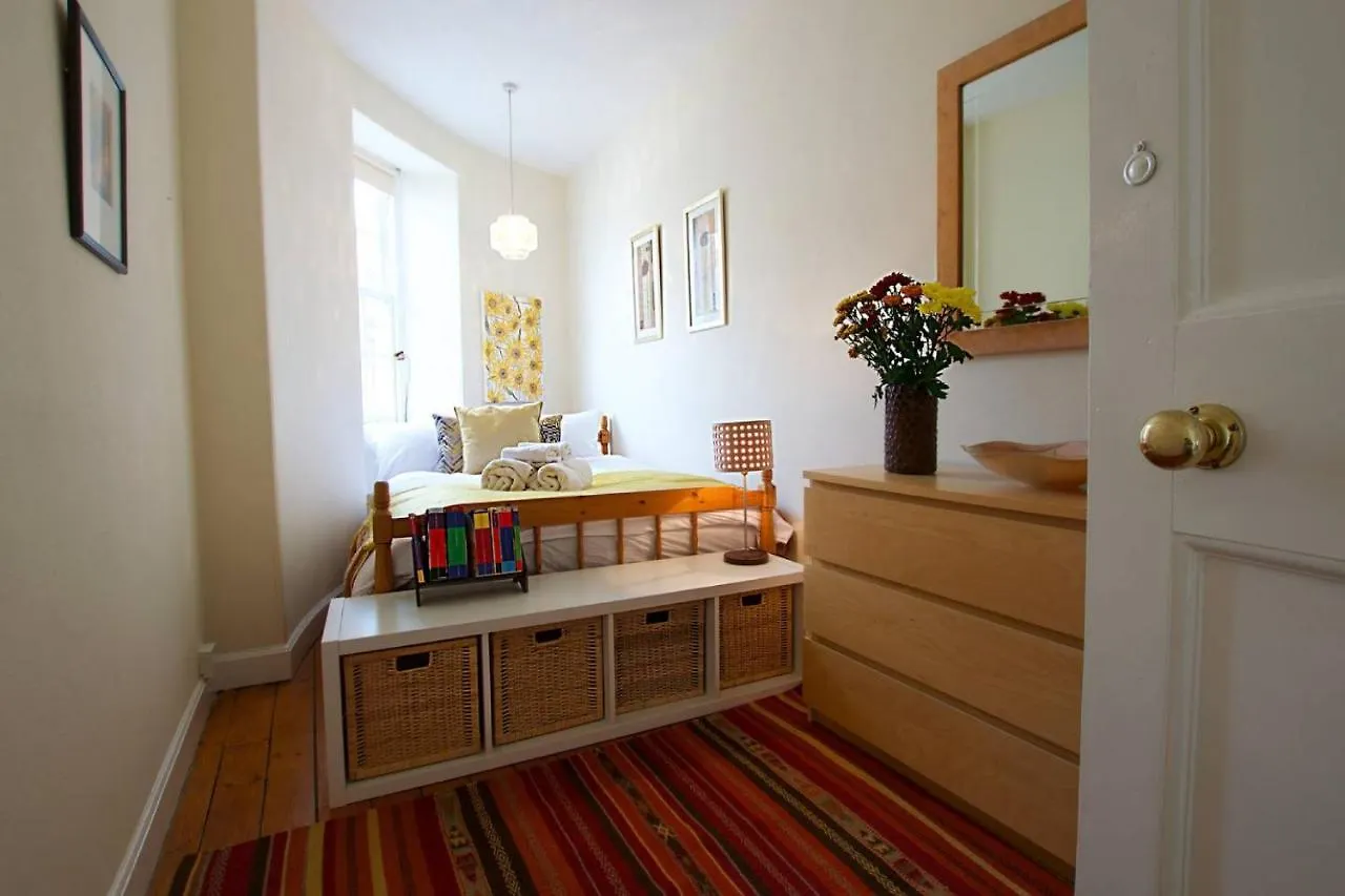 Joivy Bright Flat With Workspace In New Town Edinburgh United Kingdom